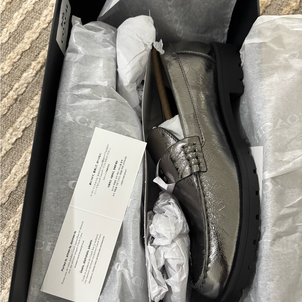 Coach Jocelyn Crinkle Leather Logo
 Silver Loafers Size 6 NWT‎ - Picture 3 of 14